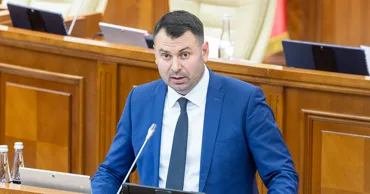 Василе Костюк заработал в соцсетях больше, чем в парламенте, и купил Mercedes