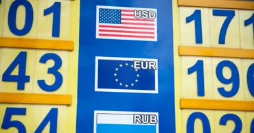 Curs valutar 19 septembrie 2026: Cât valorează un euro și un dolar