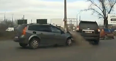 Момент ДТП в Кишиневе попал на видео.