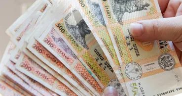 Salariul minim în sectorul real al economiei va crește la 7.600 de lei din 2027