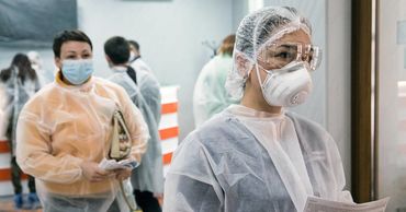 Итальянский вирусолог заявил, что COVID-19 стал легче переноситься.