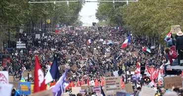 Proteste masive în Franța: 70.000 de polițiști mobilizați și magazine închise