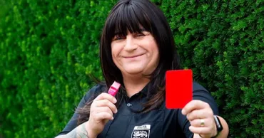 Femeilor transgender li se va interzice să joace fotbal feminin în Anglia
