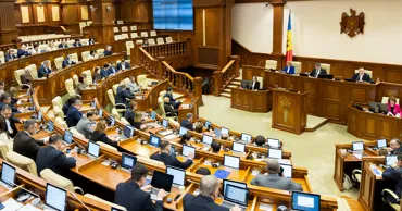 Игорь Гросу созвал экстренное заседание парламента для введения ЧП в энергетике