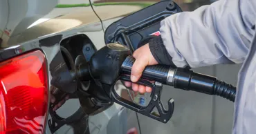 Veste bună pentru șoferi: Prețul benzinei și motorinei continuă să scadă