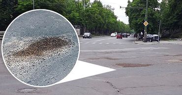 Латание ям на дорогах щебенкой вызвало возмущение кишиневцев. Фото: Point.md