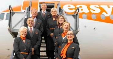 Авиакомпания EasyJet начала искать бортпроводников старше 50 лет