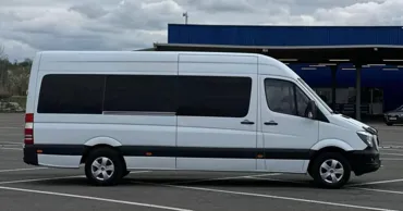 Un moldovean transporta migranți ilegali într-o dubă în Slovenia: A fost prins într-o pădure