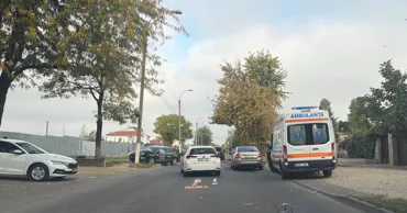 В Кишиневе на улице Дойна произошло ДТП с участием машины службы такси