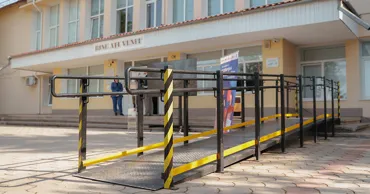 В зданиях с избирательными участками появятся 30 новых пандусов