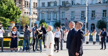 Протестующие потребовали отставки руководства страны.