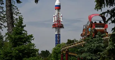 Rușii se dau în „Oreșnik” la un parc de distracții din Sankt Petersburg