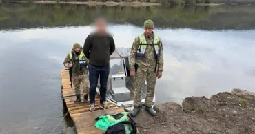 Украинец пытался вплавь пересечь Днестр в ледяной воде и с рюкзаком