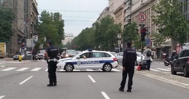 В центре Белграда взорвался внедорожник.