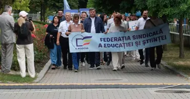 Учителя вышли на протест: Не просим объяснений — требуем повышения зарплат