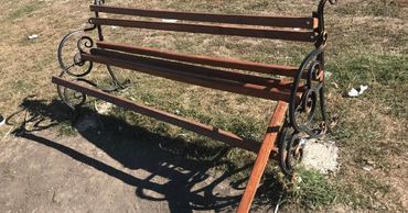 В Бельцах вандалы разрушают новые спортплощадки.