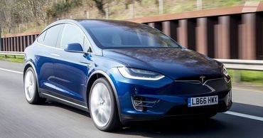 Tesla отзывает 15 тысяч внедорожников в США и Канаде.