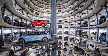 UE dorește să interzică marilor companii să cumpere automobile cu motoare cu ardere internă