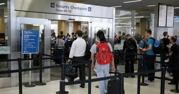 Schimbare majoră în aeroporturile din SUA: Accesul rapid al pasagerilor, suspendat