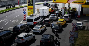 Benzina a ajuns la peste șapte euro pe litru în Sankt Petersburg. Revolta unei femei