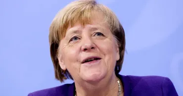 Caricatura lui Karl Lagerfeld cu Angela Merkel a devenit cea mai scumpă la licitația Sotheby's