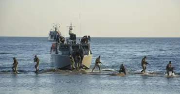 В Казахстане во время учений 19 военнослужащих унесло в море