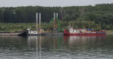 В Румынии продолжается операция по затоплению барж на Дунае из-за ситуации на АЭС