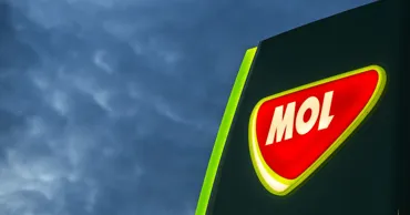 Венгерский концерн MOL выкупил долю России в сербской NIS