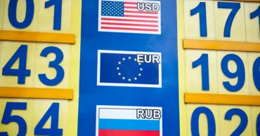 Curs valutar 16 septembrie 2026: Cât valorează un euro și un dolar