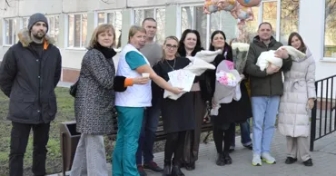 Tripleții născuți prematur la Institutul Mamei și Copilului, externați: Au stat în spital 65 de zile