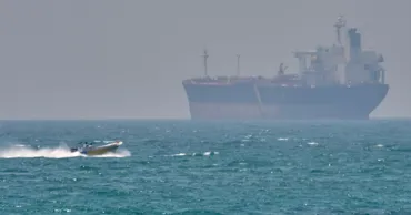 WSJ: Корабли ВМС США вновь начали сопровождать суда в Ормузском проливе