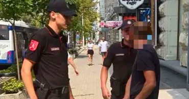 Un bărbat a avariat o cameră de supraveghere video pe teritoriul unei misiunii diplomatice din Capitală