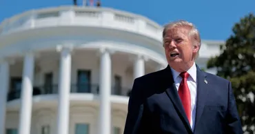 Крупнейшие телеканалы США приостанавливают освещение деятельности Трампа