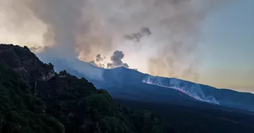 Alertă roșie în Sicilia. Etna închide din nou cerul deasupra aeroportului din Catania