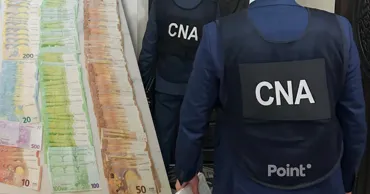 НАЦ задержал мужчину, получившего 17 500 евро за обещание повлиять на должностных лиц