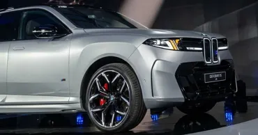 Новый BMW X5 сняли без камуфляжа: машину не узнать