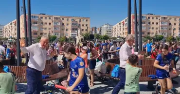Primarul din Buzău, „atacat” de copii cu pistoale cu apă: Am plecat ud leoarcă