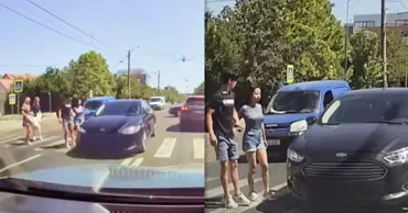 Accident evitat la limită: O mașină a fost la un pas să ia niște pietoni pe capotă