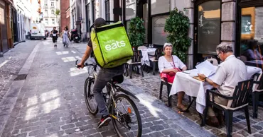 Uber Eats выиграла дело в Бельгии о том, являются ли курьеры наемными работниками