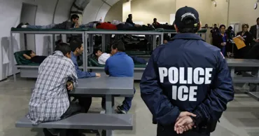 В США служба ICE резко увеличила число арестов мигрантов в американских аэропортах
