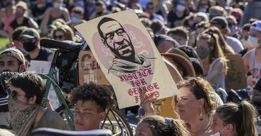 Властям Миннесоты потребуются месяцы на сбор доказательств по делу о смерти афроамериканца.