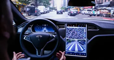 Нидерланды первыми в Европе готовы допустить на свои дороги Tesla с автопилотом