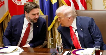 Трамп оставил Вэнсу секретное письмо на случай, если с ним "что-то случится"