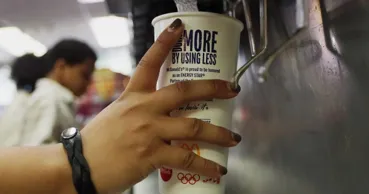 McDonald's решил отказаться от автоматов с напитками в залах в США