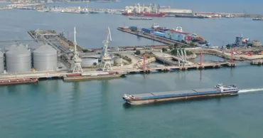 В румынской Констанце приостановили движение судов из-за сообщения о возможном взрыве