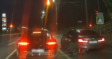 Un BMW și un Mercedes s-ar fi luat la întrecere: Cursa, oprită de Poliție