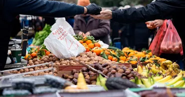 В Греции правительство готовит продуктовые ваучеры по 40 евро для 200 000 человек