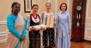 Două artiste din Moldova au primit cadouri deosebite de la președinta Indiei