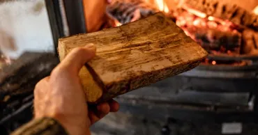 Lemne, cărbuni sau tizic. Cum se pregătesc moldovenii de la sate pentru sezonul rece