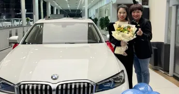 В Китае владелица сети ресторанов купила сотрудникам новые BMW